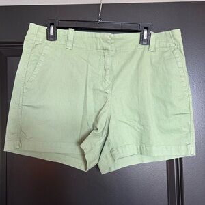 Vineyard Vines Olive Green Shorts size 12